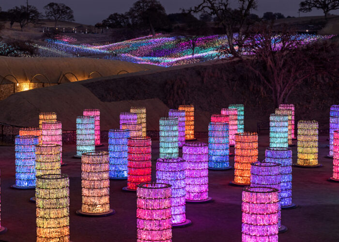 Fields that light up and towers of iridescent bottles. The magic of the art of Bruce Munro
