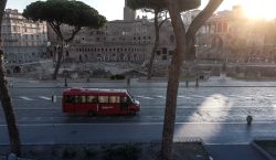 Riscoprire la Roma dei Cesari viaggiando in pullman