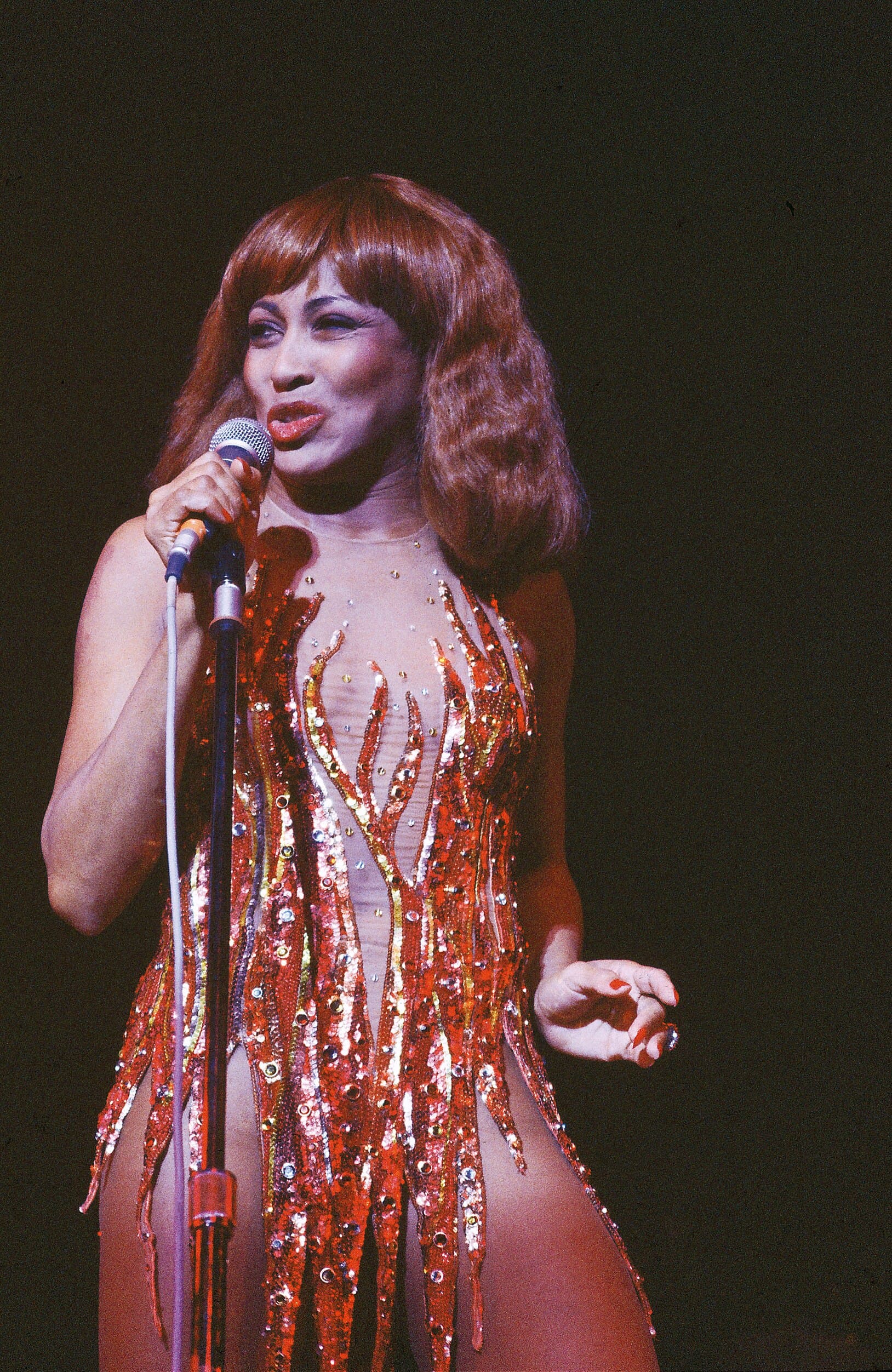 Tina Turner wearing the Flame dress designed by Bob Mackie (1980). Photo by Gai Terrell, Redferns. Getty Images