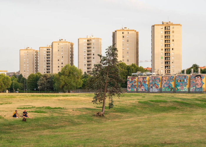 “È un muro invisibile”: foto di vita in periferia nella Milano che cambia