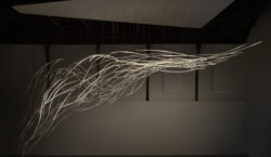 L’arte come sensore del mondo: a Londra tre installazioni rendono&hellip;